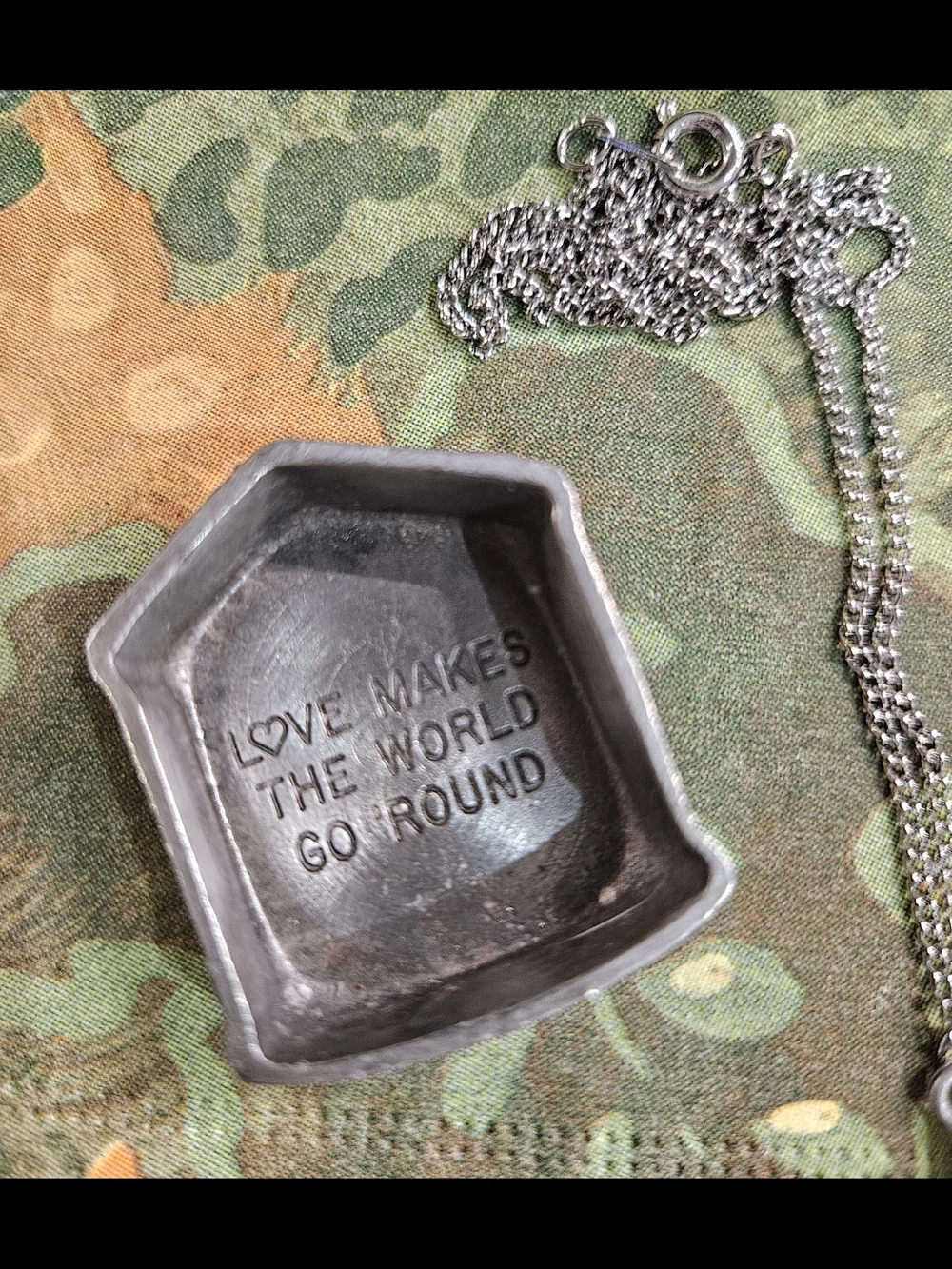 miss dee- Pewter Carousel Horse Necklace Pendant  In a Pewter Trinket Box